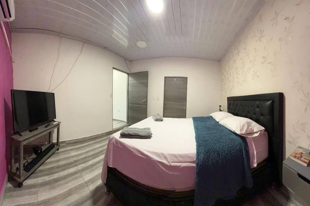 Casa Y De Betty Con Aire Acondicionado Honda (Tolima)
